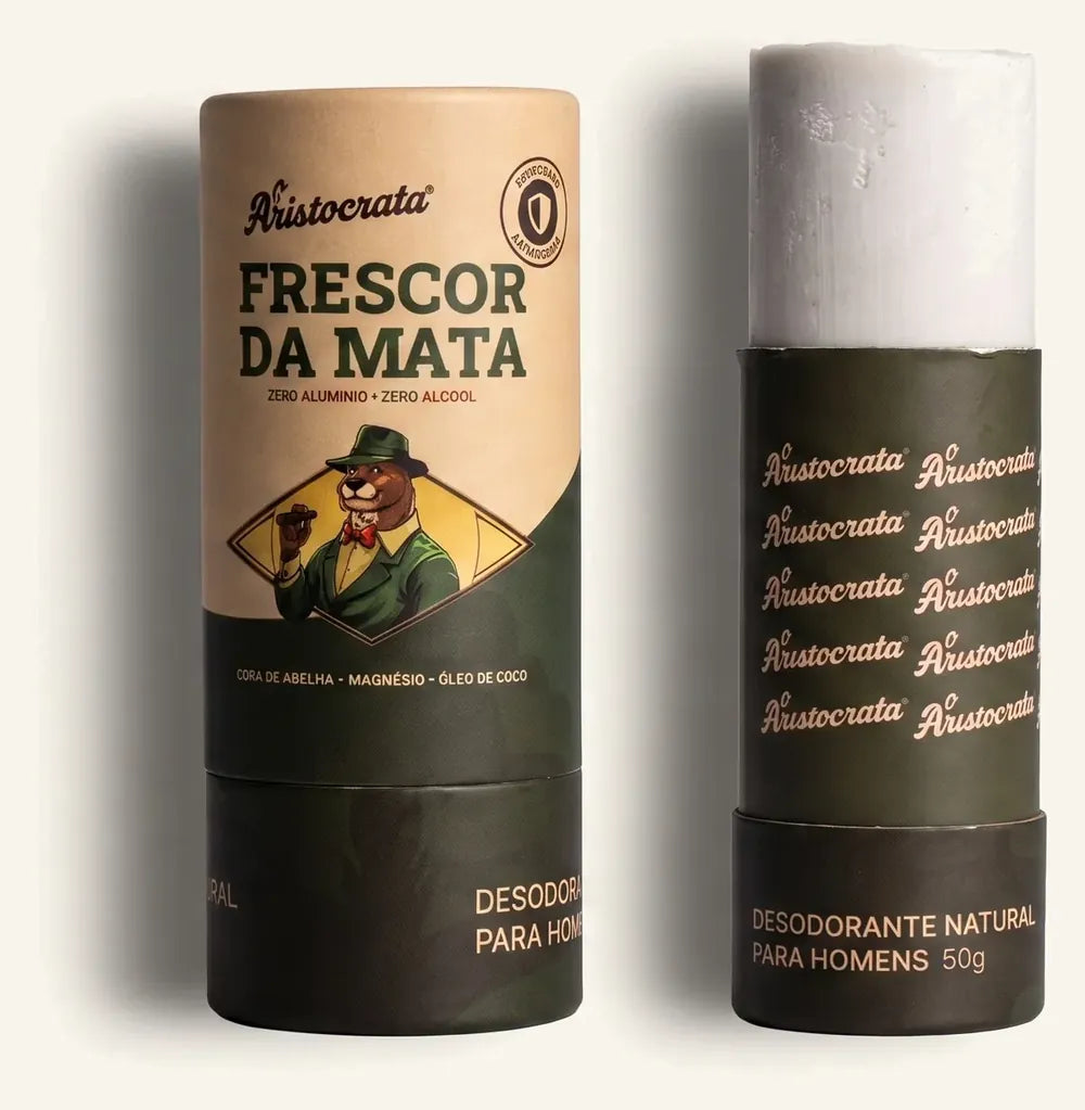 Tubo de papel do desodorante Frescor da Mata sendo aberto